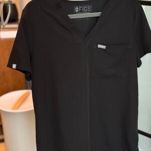 Women’s FIGS Catarina Black Scrub Top